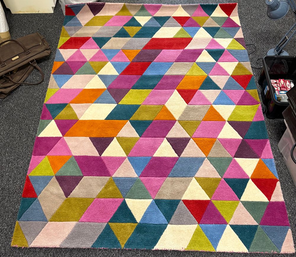 Lot 202: 100% Wool Large Geometric Prism Pattern Rug
