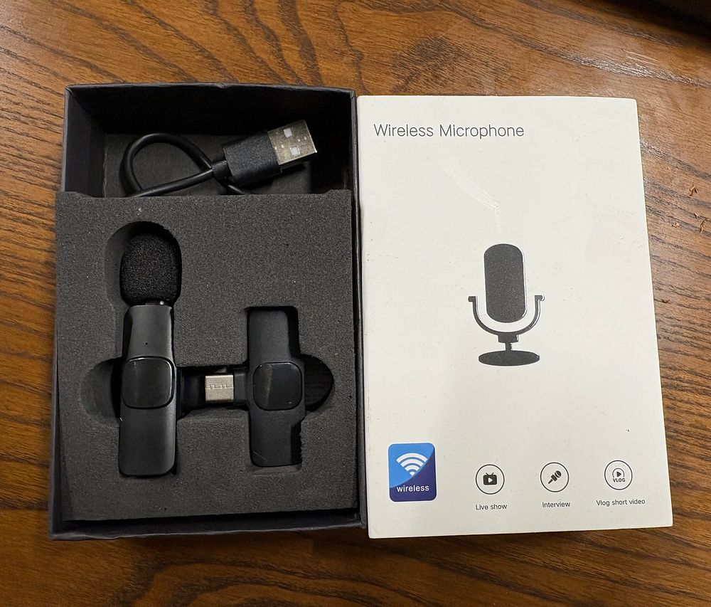 Lot 205: Wireless Clip on Bluetooth Microphone