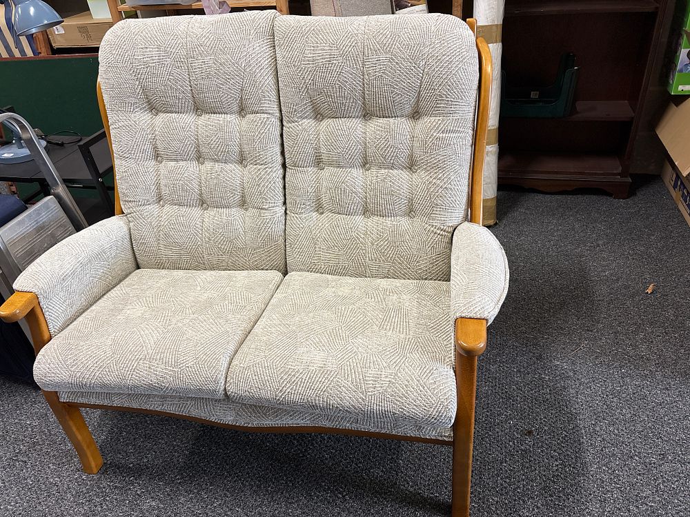 Lot 211: Tidy 2 Seat Cottage Settee