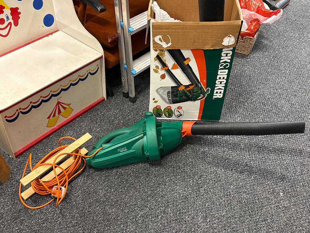 Lot 237: Black and Decker Garden Vac and Blower