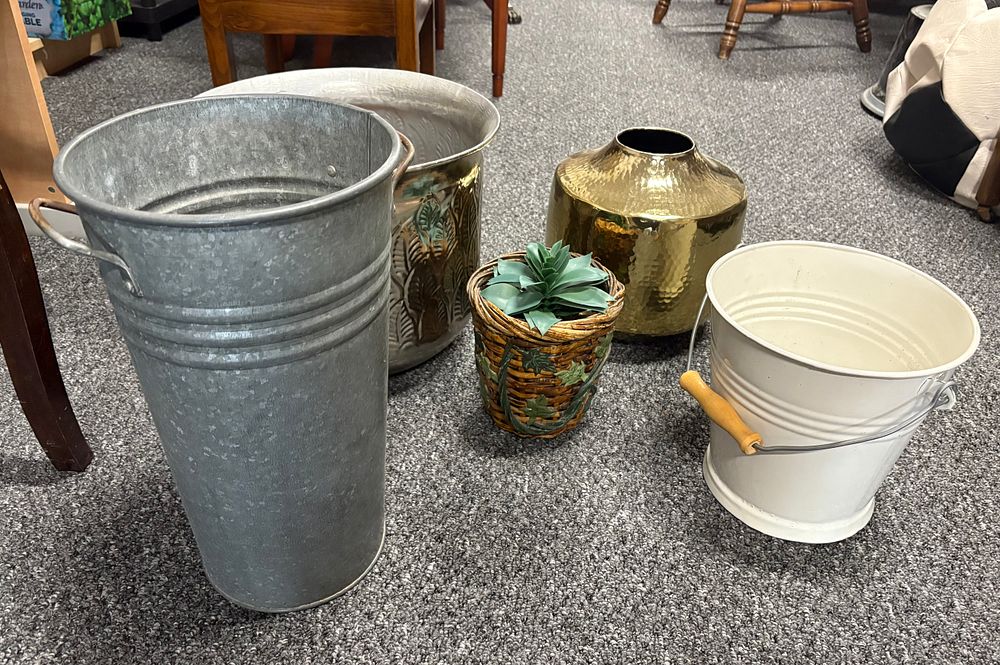 Lot 244: Selection to include Galvanised Tub