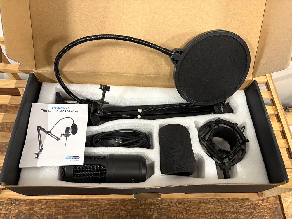 Lot 163: Boxed Studio Condenser Microphone