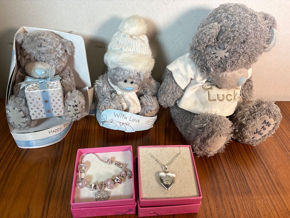 Lot 165: Me to You Bears and Jewellery