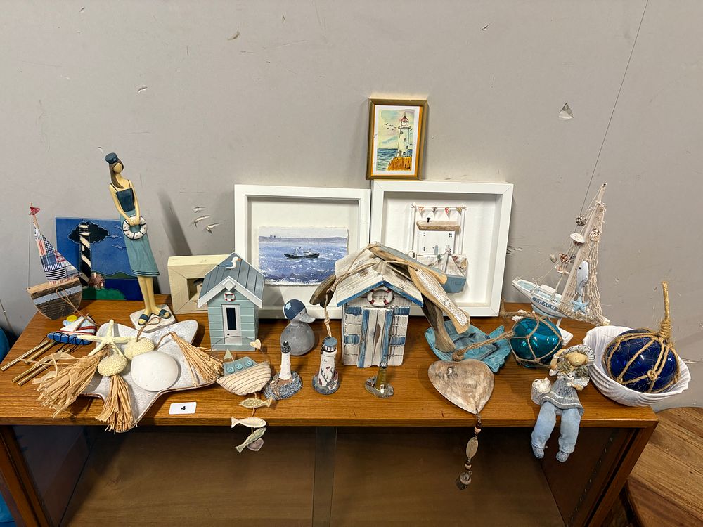 Lot 169: Collection of Nautical / Marine Themed Items