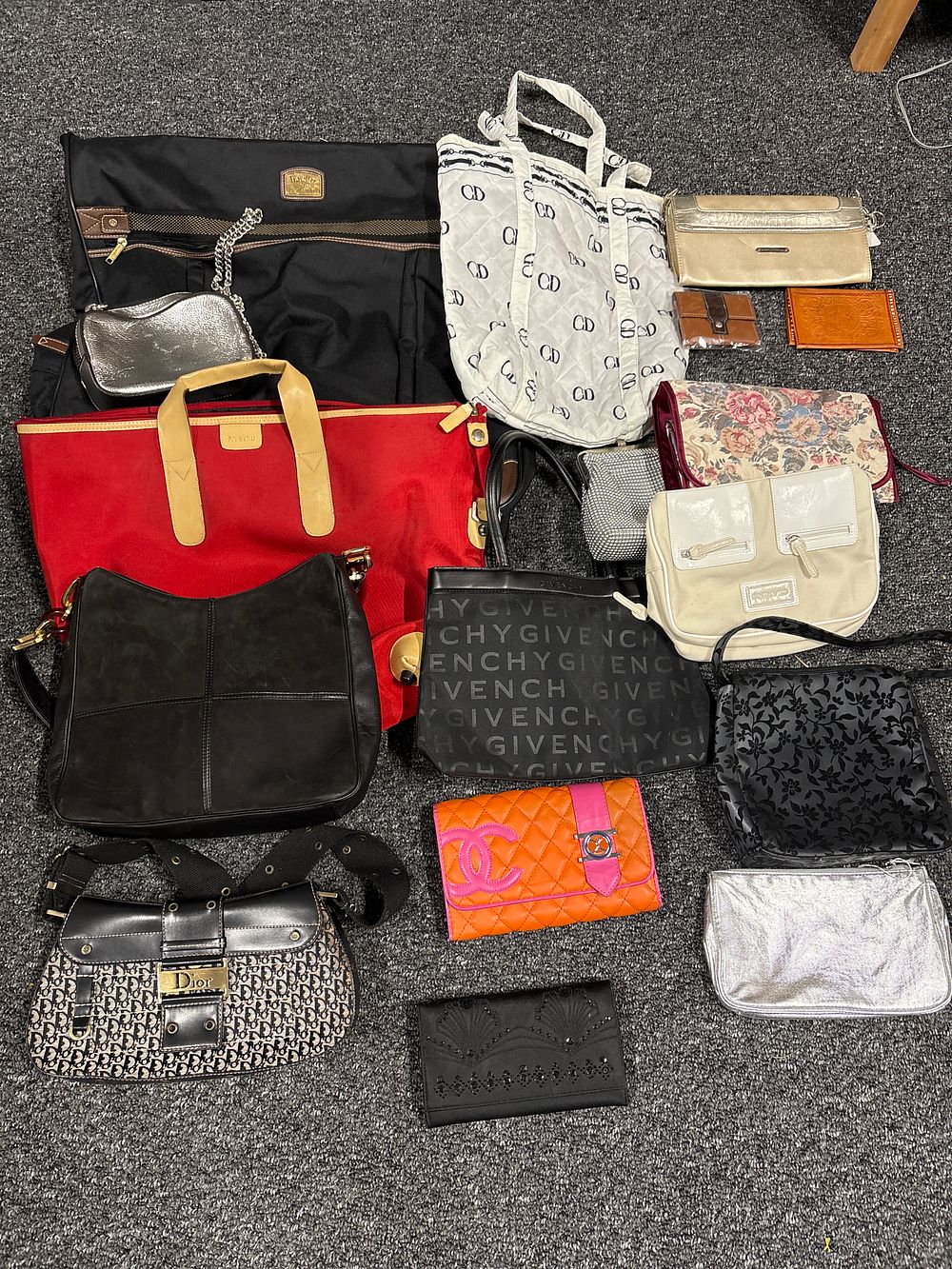 Lot 114: Selection of Bags and Purses includes