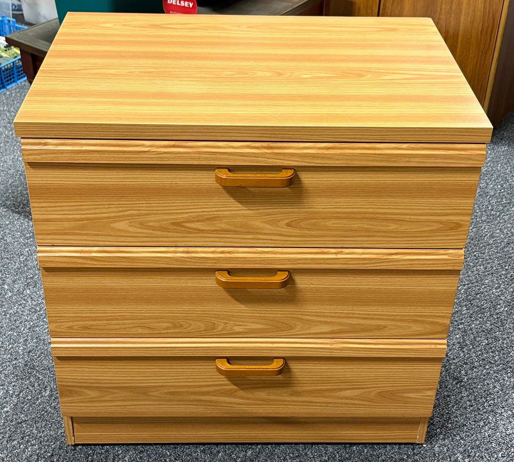 Lot 165: Chest of 3 Drawers