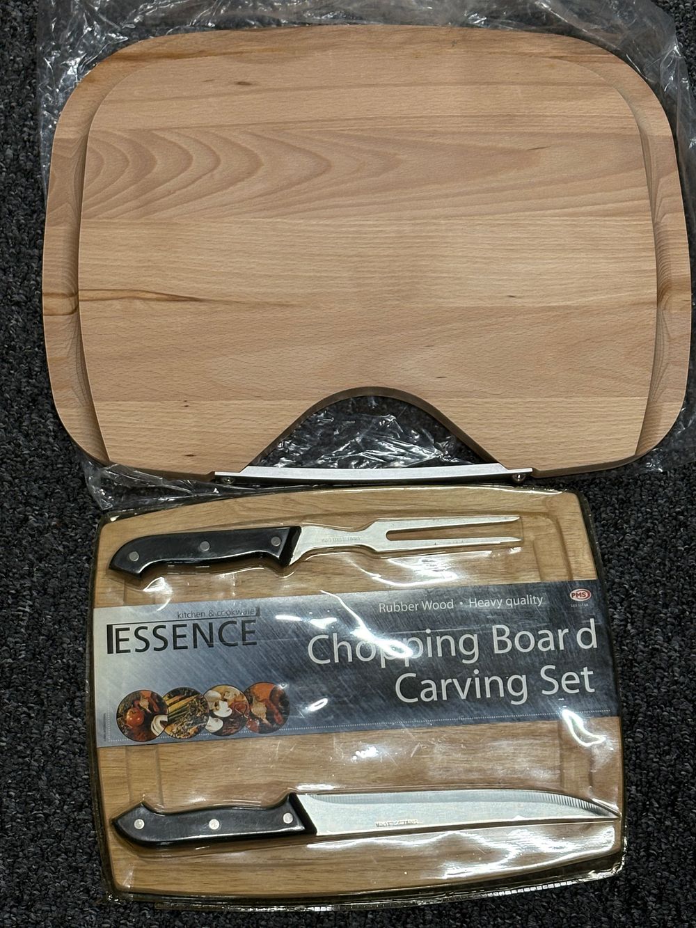 Lot 157: New Chopping Boards Carving Set