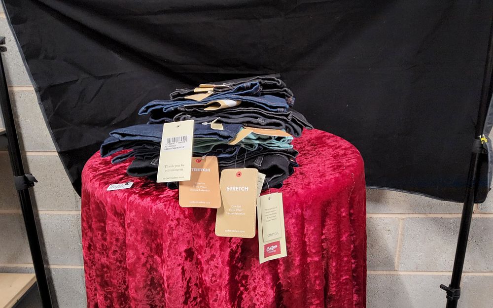 Lot 169: 9 pairs (New) Ladies Denim trousers.