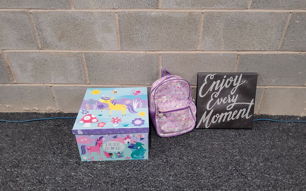 Lot 185: Unicorn bundle