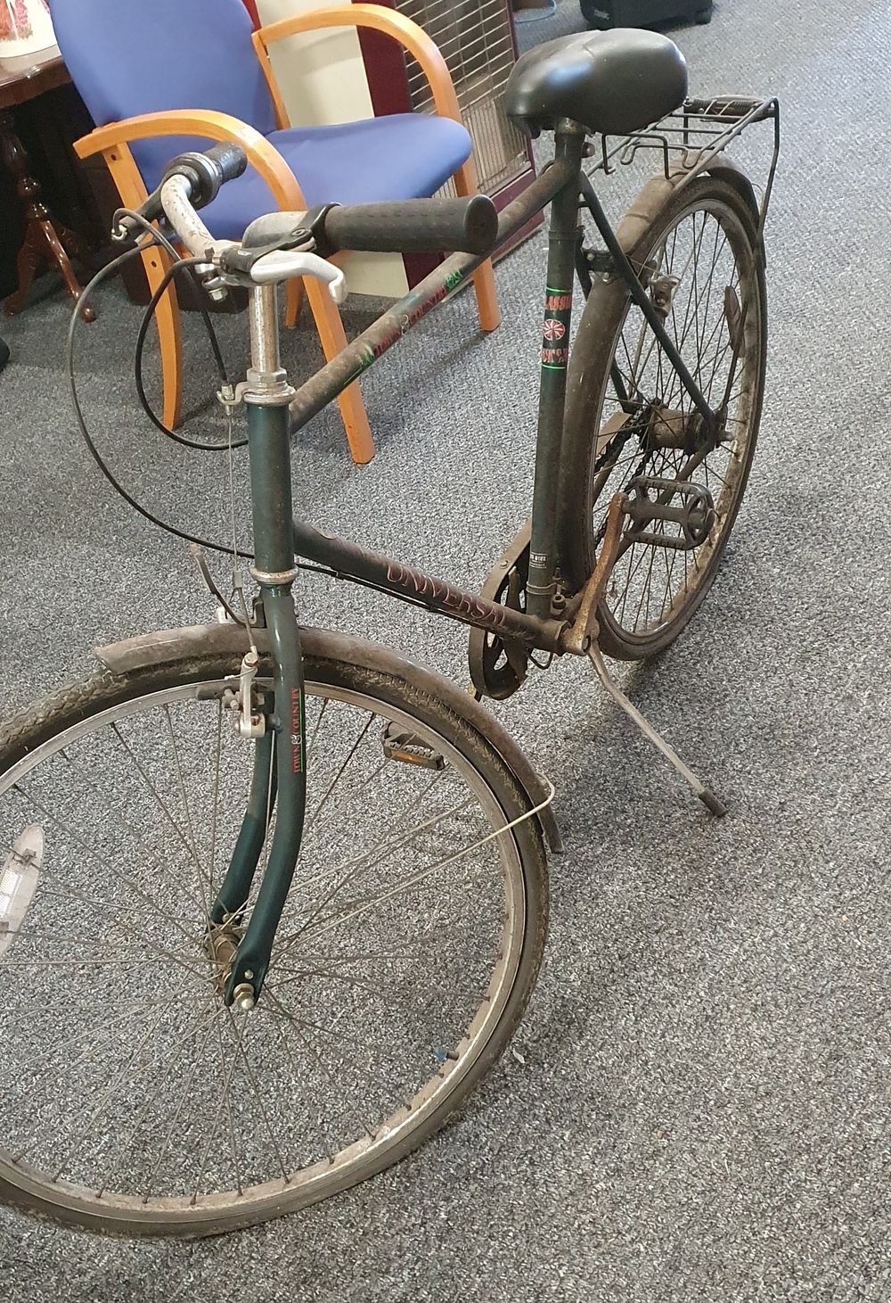 Lot 199: Vintage town & country universal bicycle