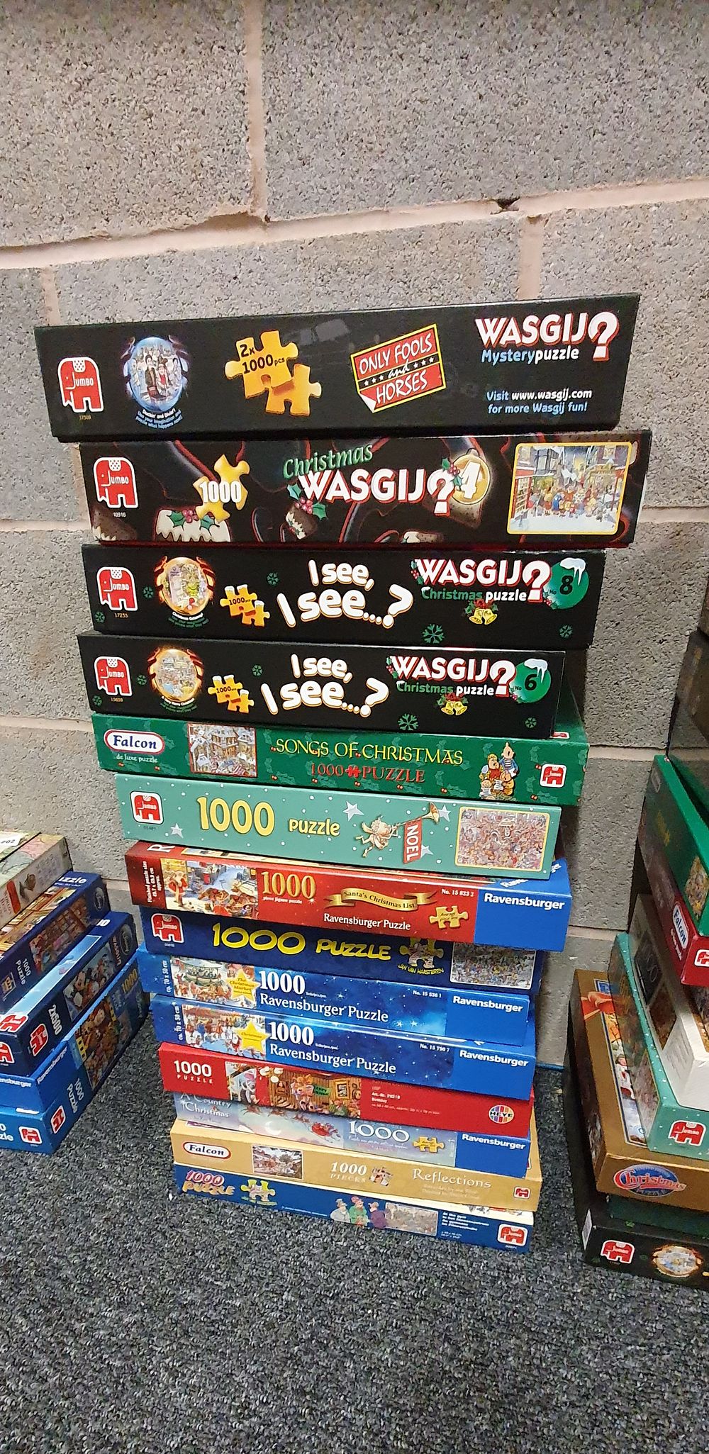 Lot 203: 14 jigsaws