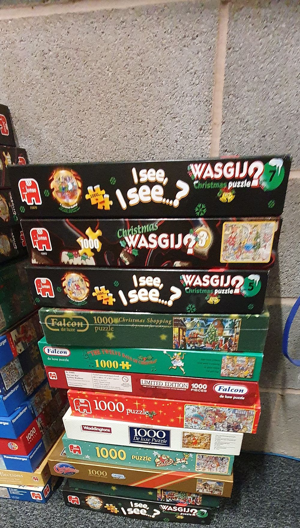 Lot 202: 12 jigsaws