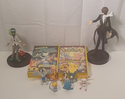 Bundle of Pok&eacute;mon items . Includes 2 video's 8 small figures , 2 Anime figures