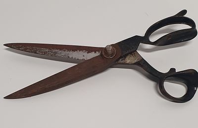 Vintage Large tailor / dressmaking shears 15.5". As pictured