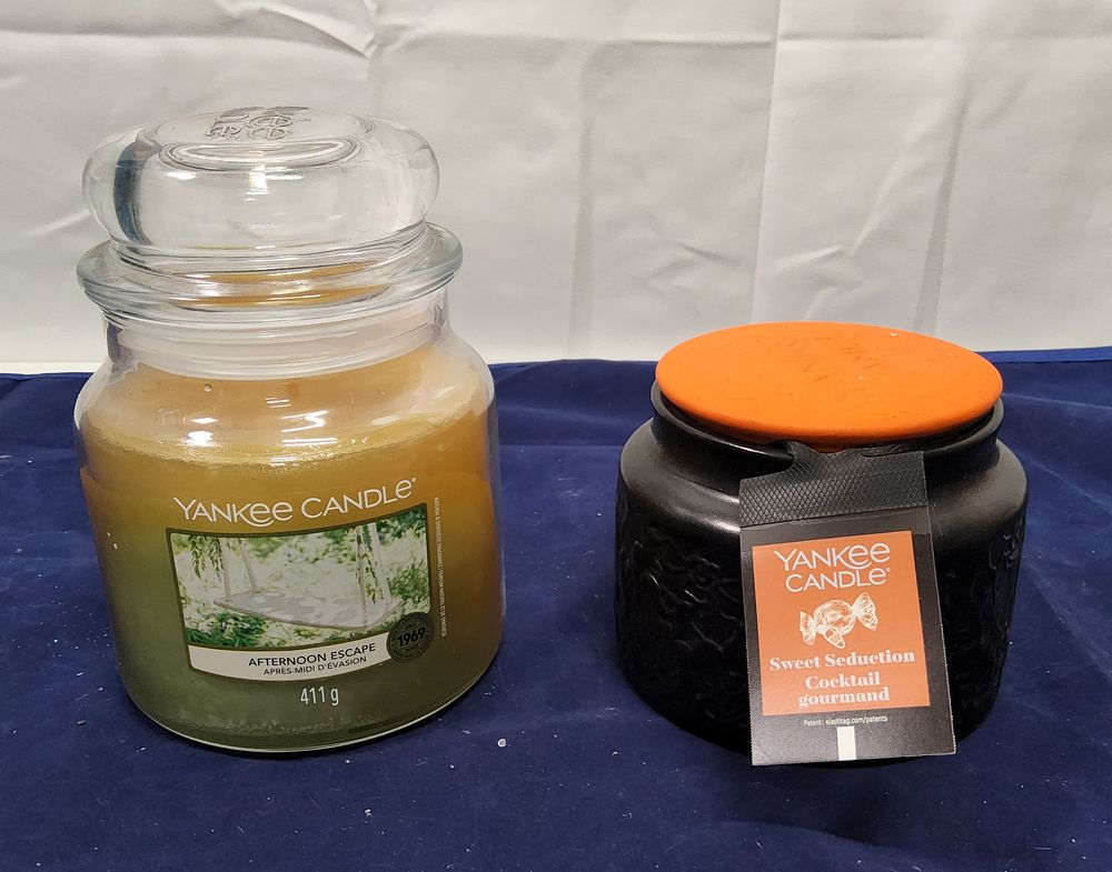 Lot 176: YANKEE CANDLE x 2