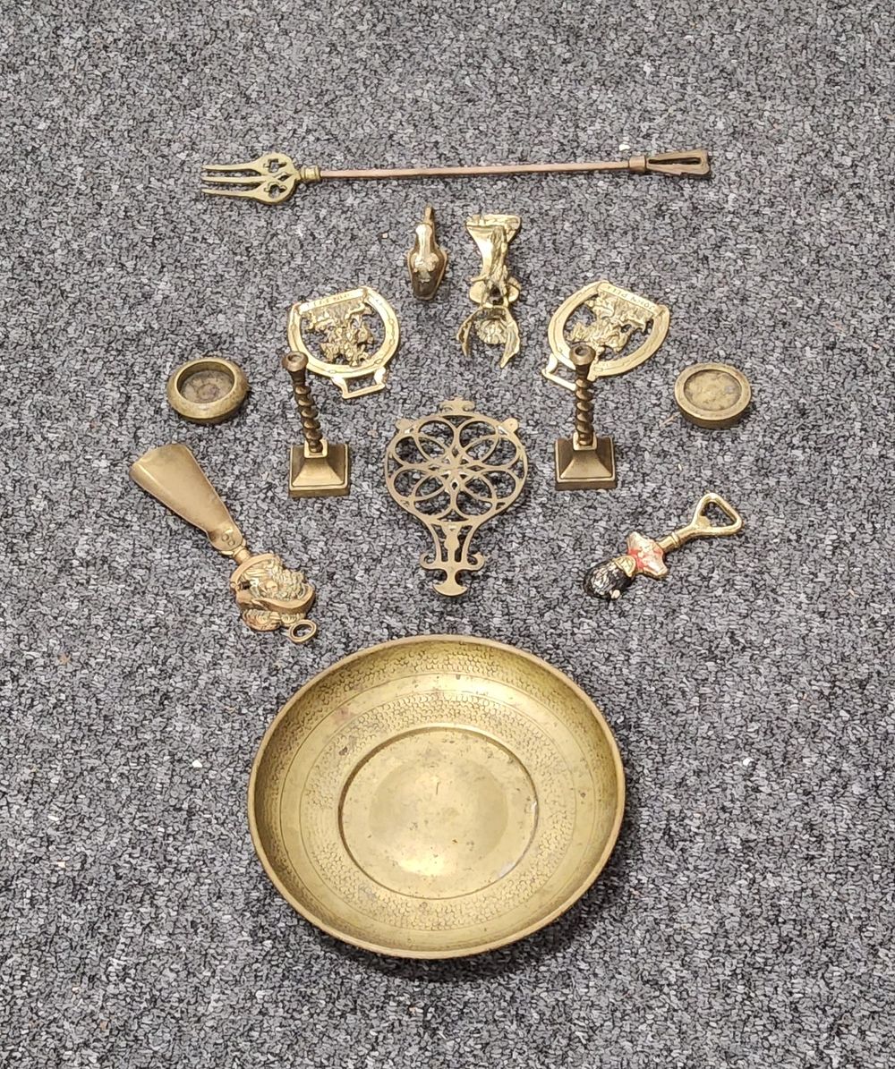 Lot 184: Set of brass items 2.3kg