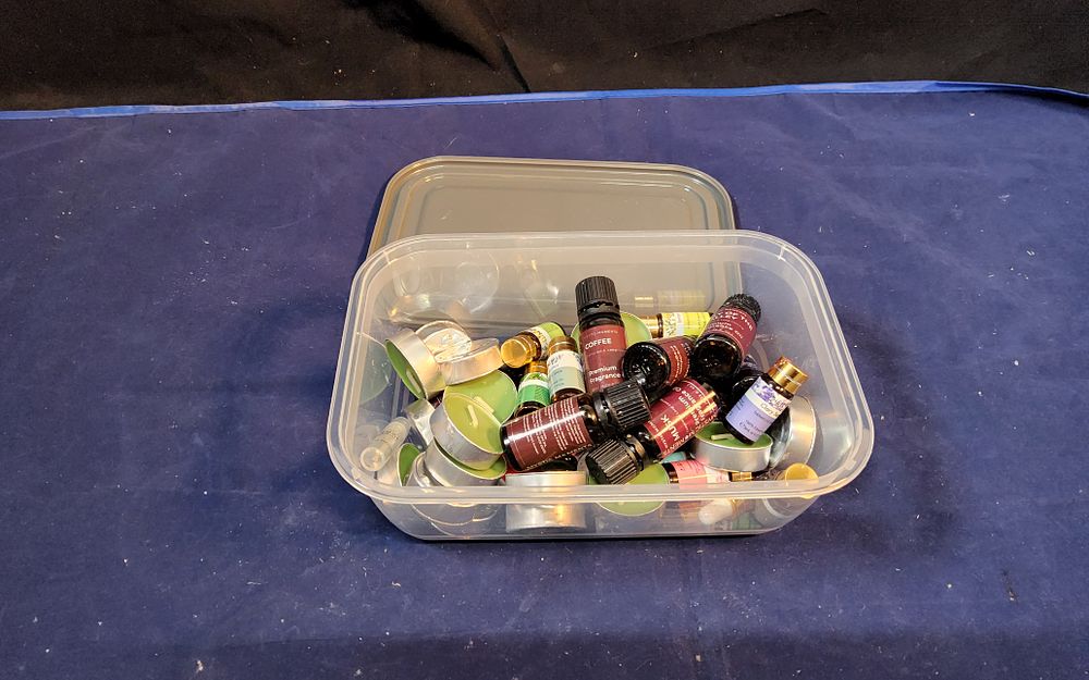 Lot 186: Mixed Box of tealight candles with fragrance oils