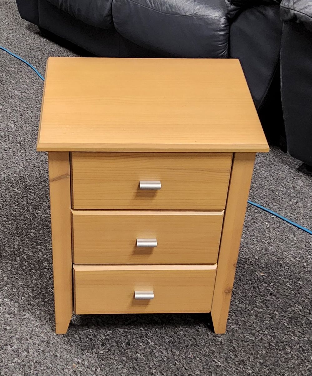 Lot 207: Bedside/ Side unit.