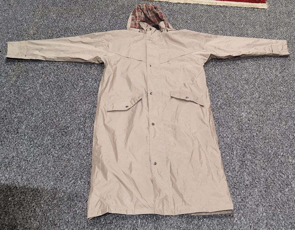 Lot 215: Ladies Green Belt Country Raincoat.