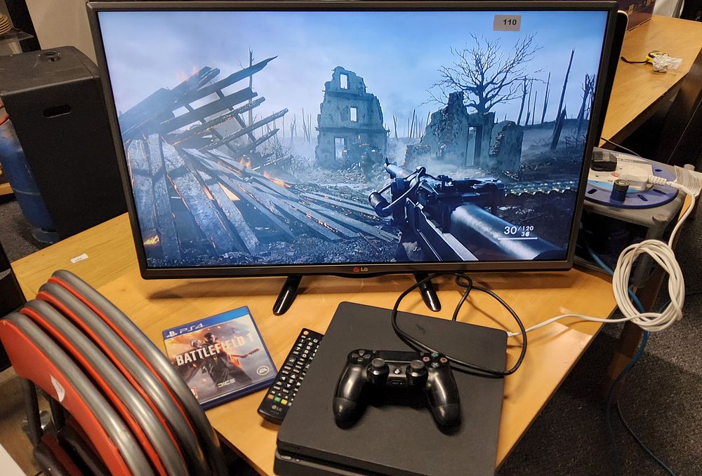 Lot 221: PS4 CONSOLE.