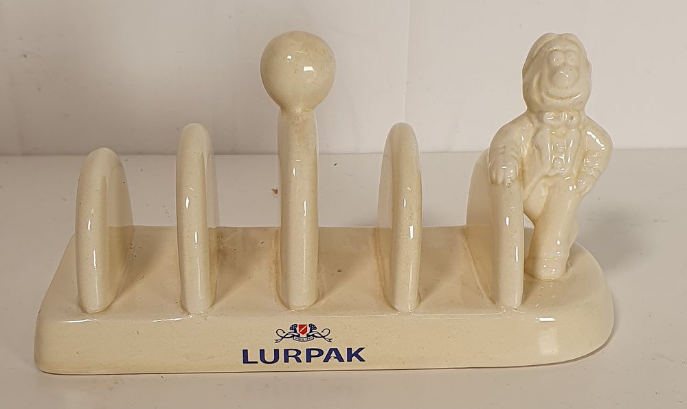 Lot 156: Lurpack ceramic toast rack