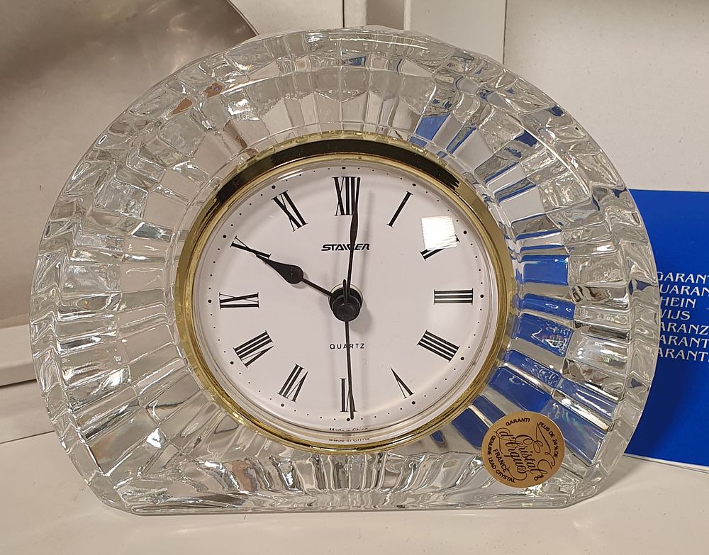 Lot 154: Crystal D'Arques quartz clock