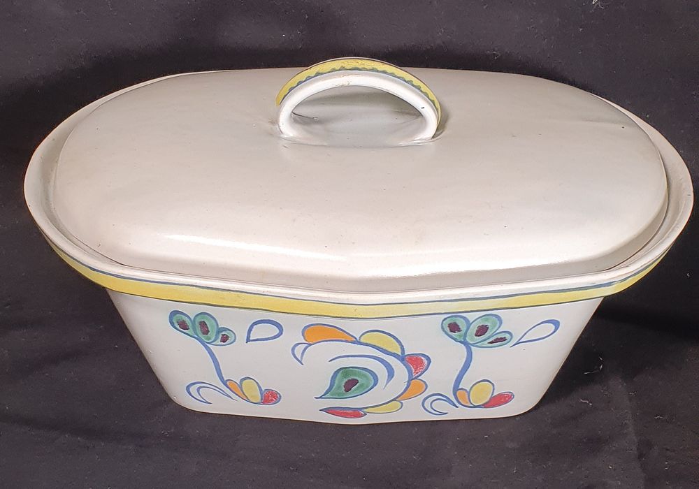 Lot 149: Buchan stoneware casserole dish
