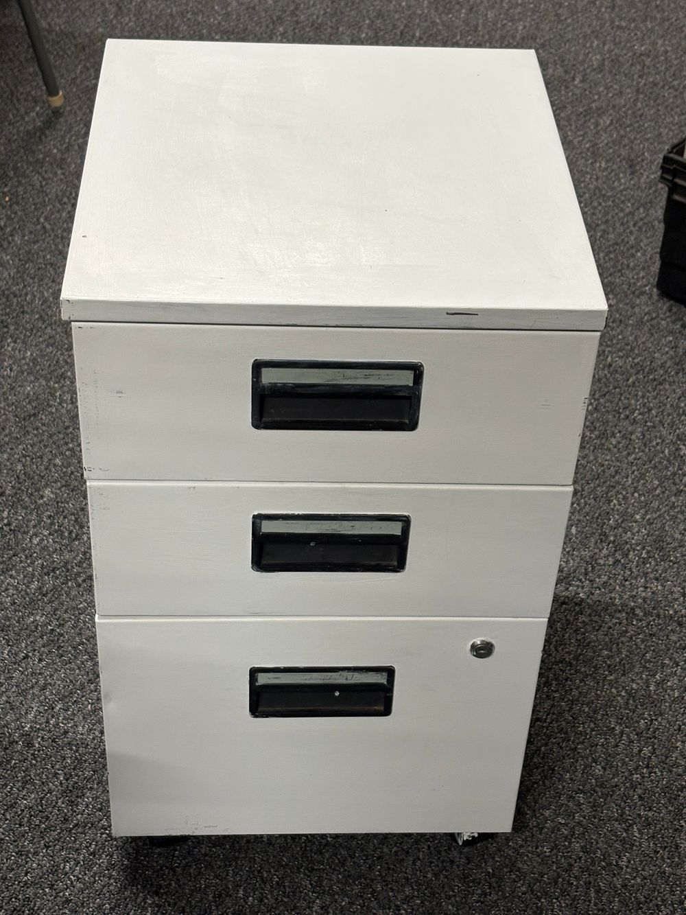 Lot 135: White Metal 3 Drawer Filing Cabinet