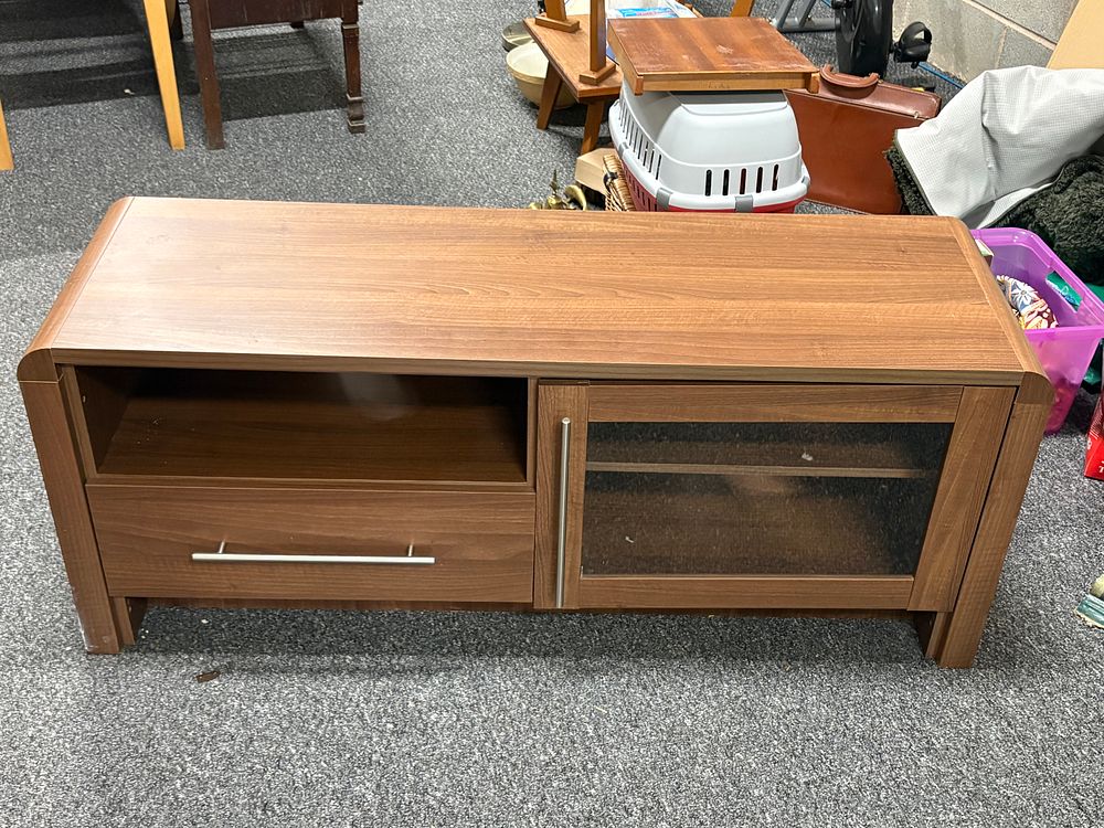 Lot 138: Modern Media Unit