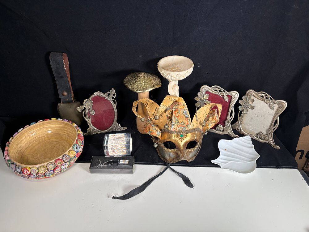 Lot 180: Job Lot of Decorative Items