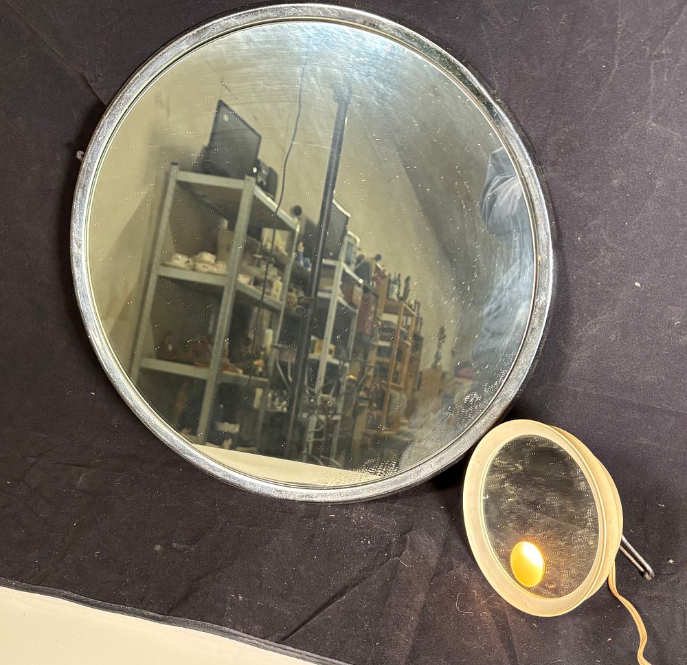 Lot 182: Vintage Pifco Razor Lite Illuminating Shaving Mirror