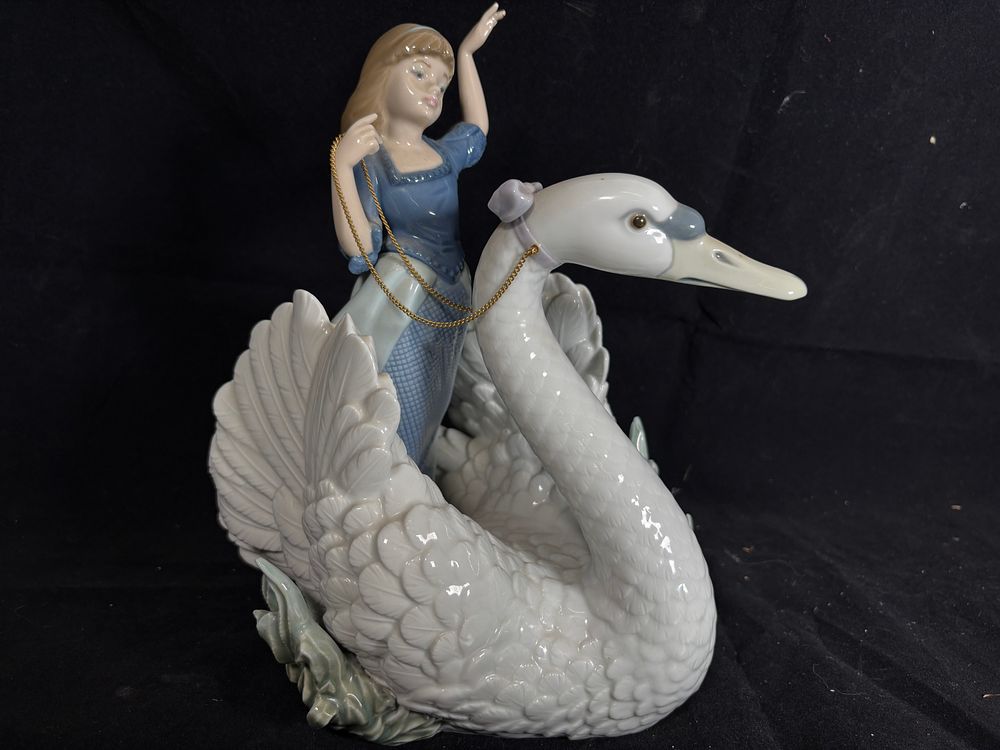 Lot 185: Retired Lladro Swan and Princess