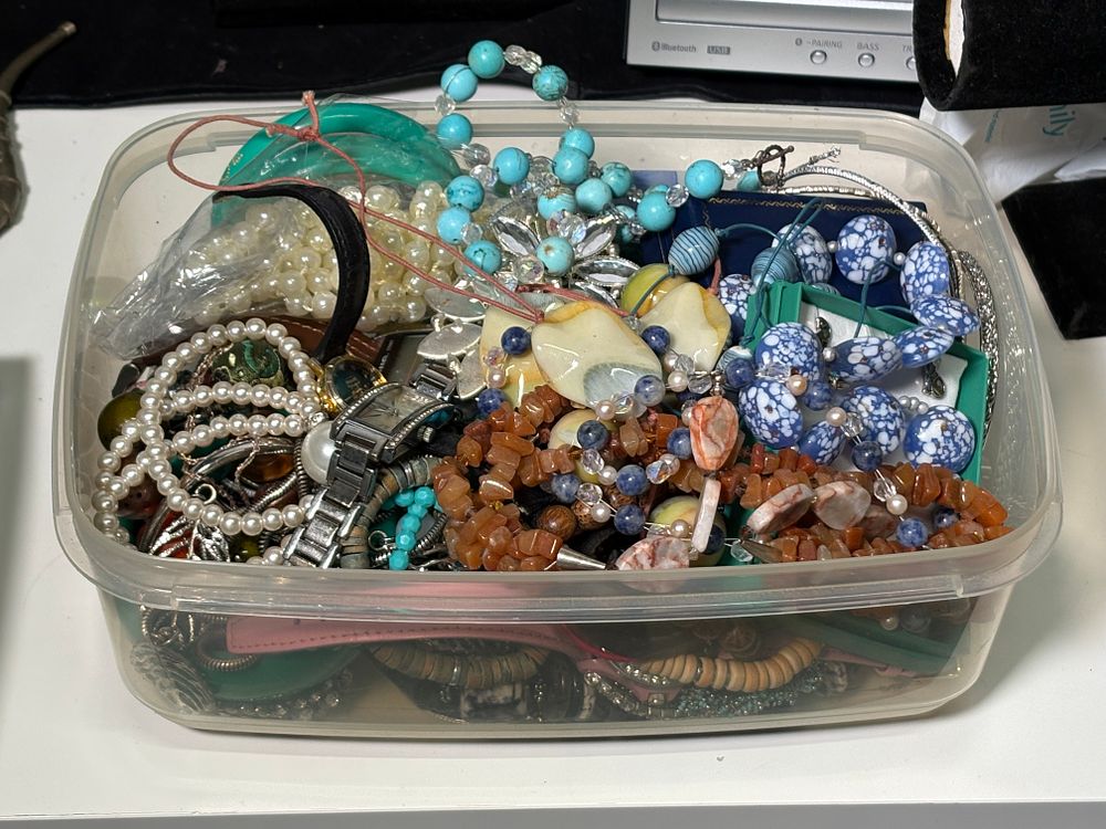 Lot 221: Over 2kg of Jewellery and Watches