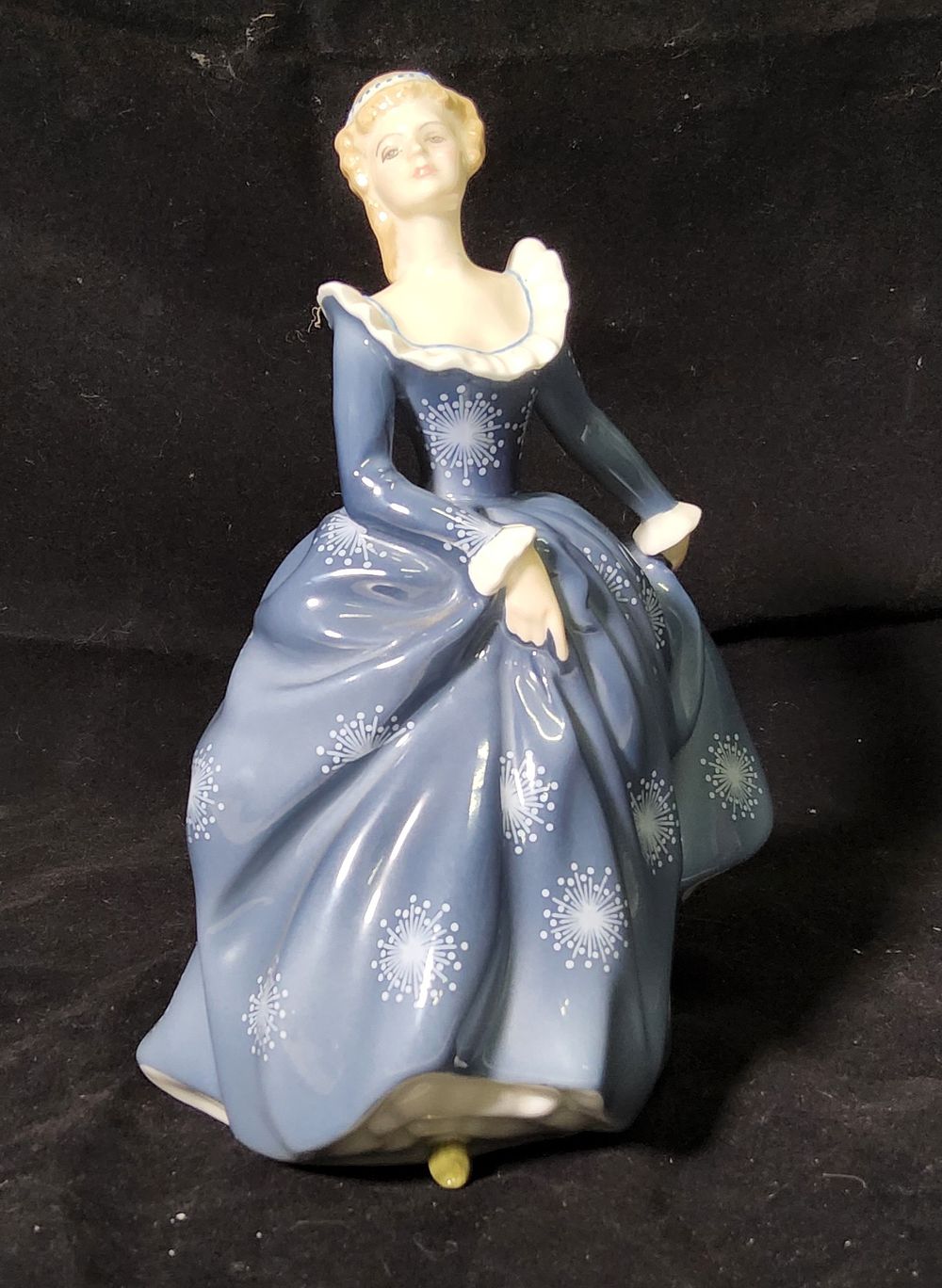 Lot 230: Royal Doulton Figurine.