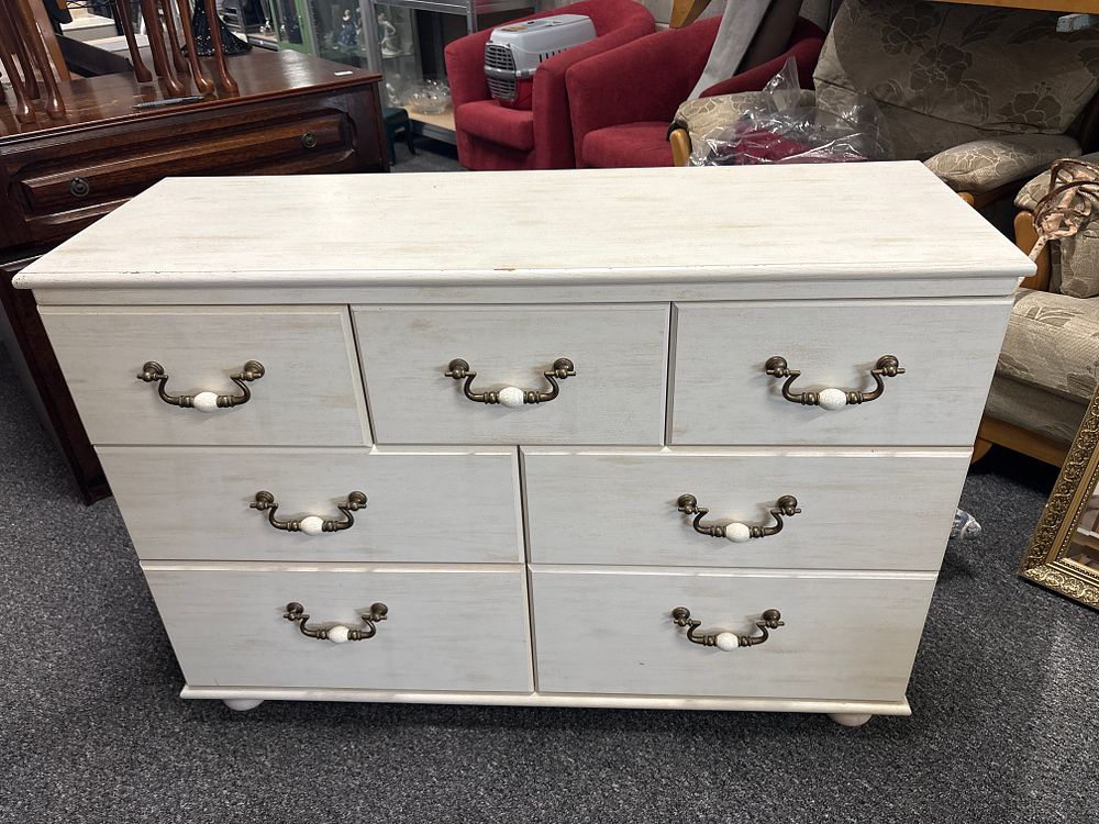 Lot 239: Alston Furniture 7 Drawer Chest