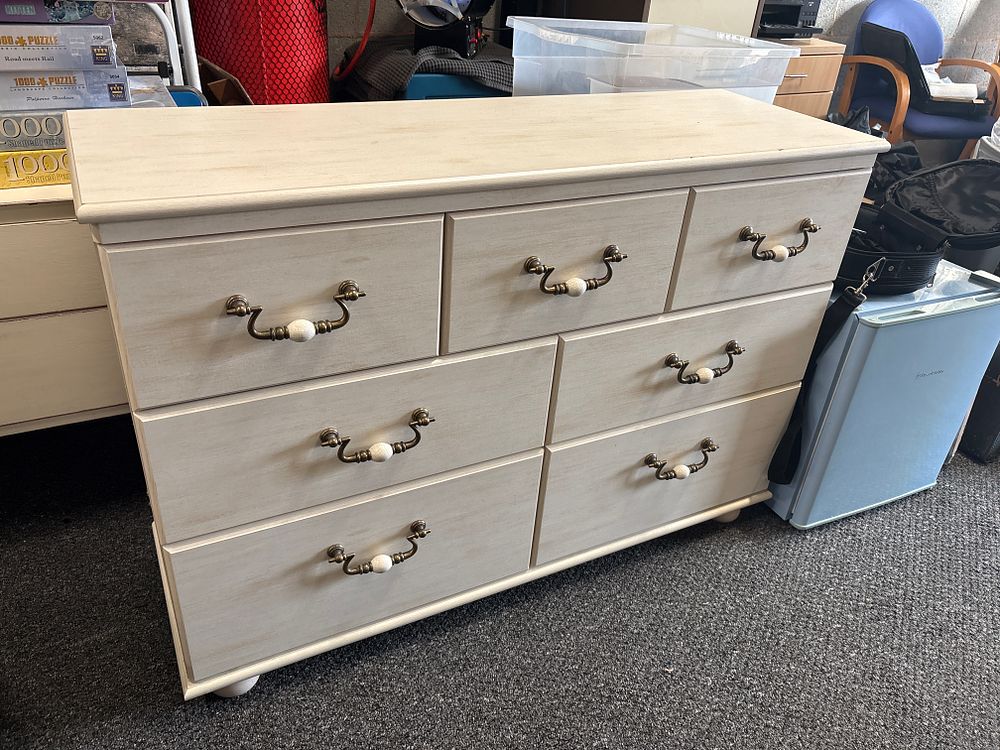 Lot 240: Alston Furniture 7 Drawer Chest