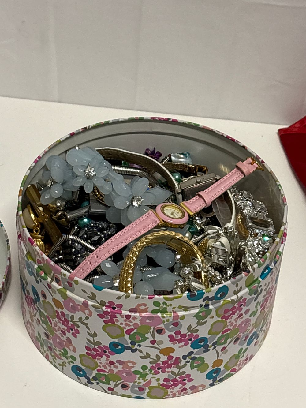 Lot 267: About 2.5 kg Jewellery and Watches