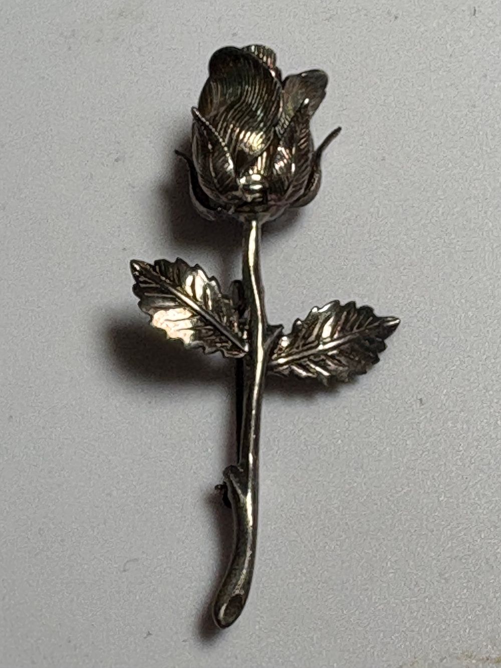 Lot 205a: Sterling Silver Rose Brooch