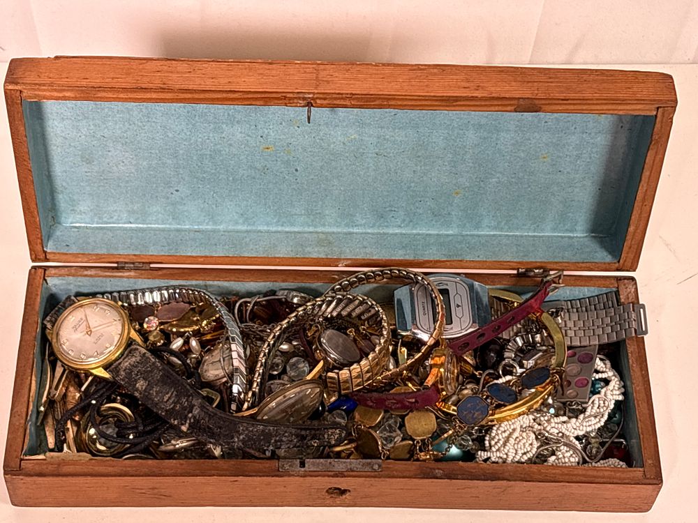 Lot 269: Box of Jewellery and Watches