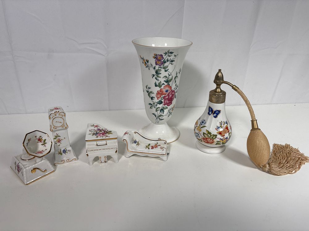 Lot 271: Mixed collectable ceramics