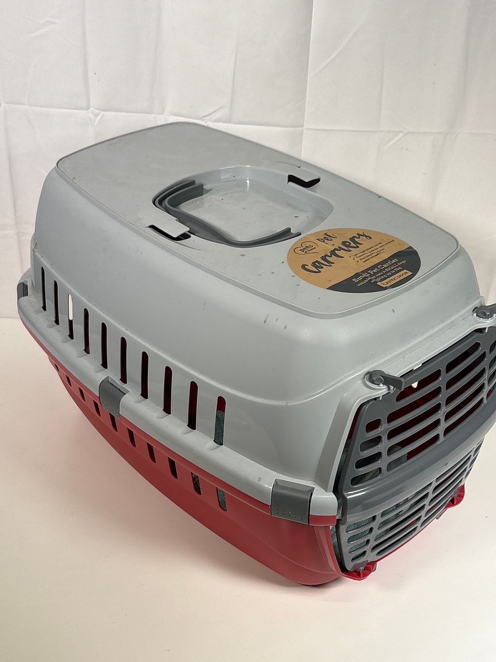 Lot 273: Small Pet Carrier