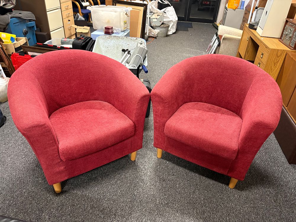 Lot 285: Pair of Comfy Tub Chairs