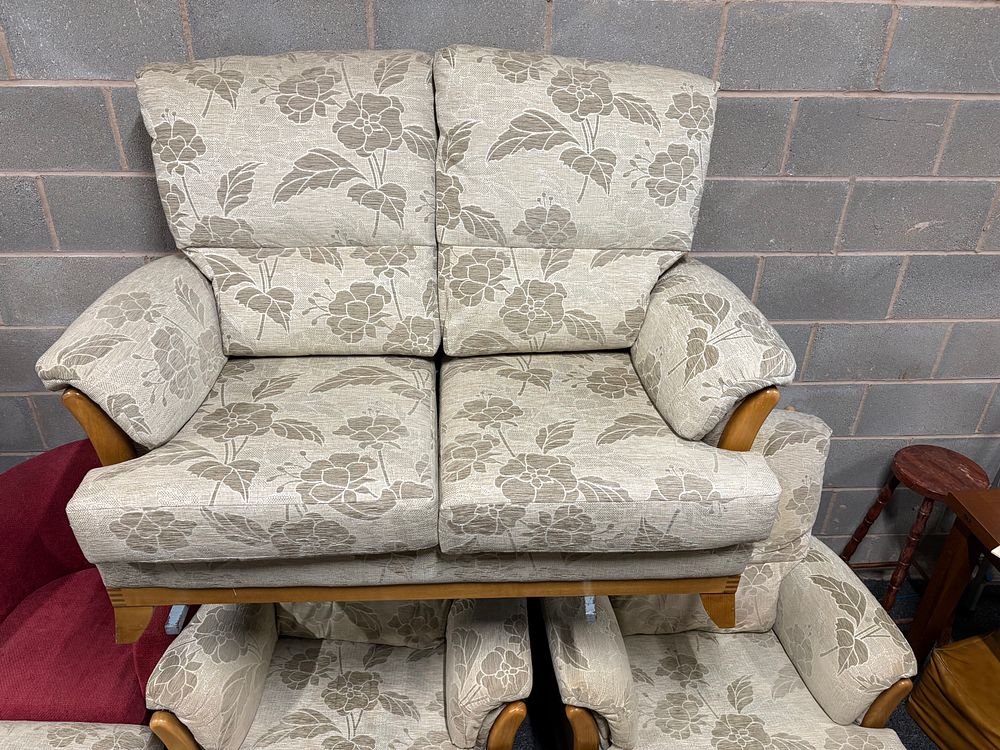 Lot 286: Nice Clean Suite