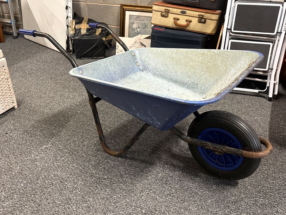 Lot 287: Wheelbarrow