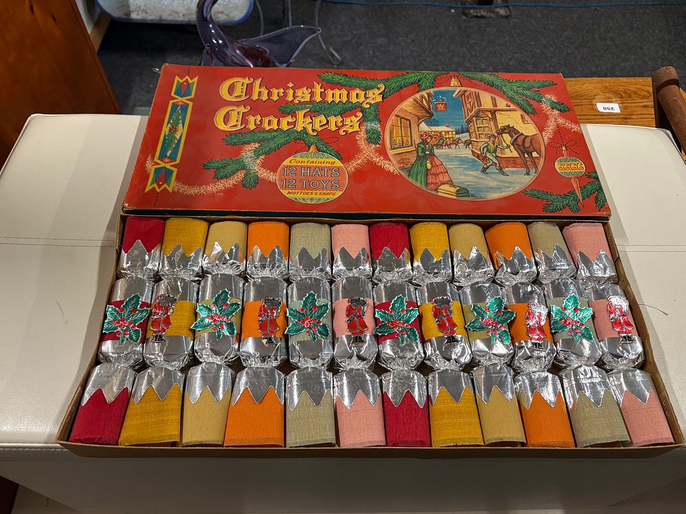 Lot 22a: Vintage Christmas Crackers
