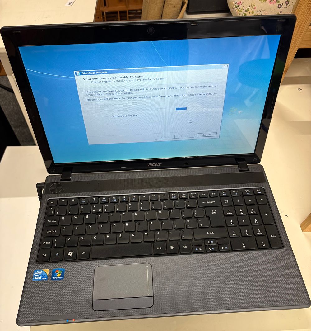 Lot 197b: Acer i3 Laptop computer