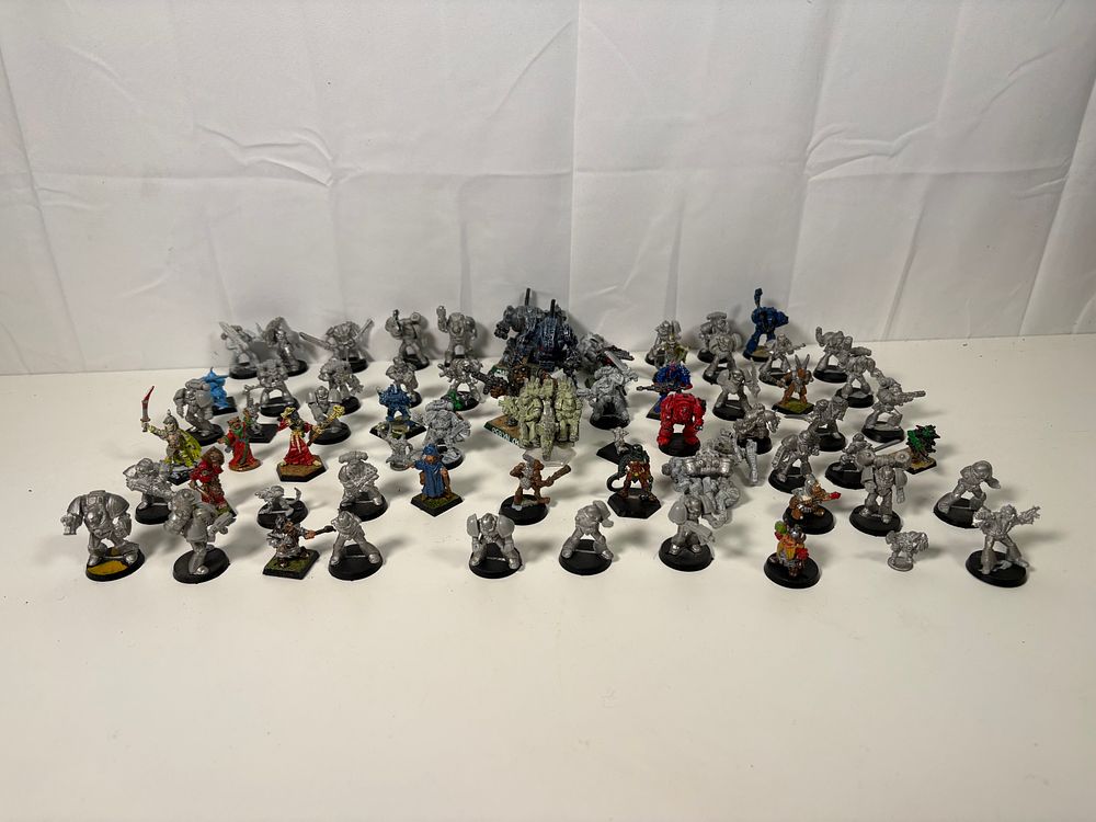 Lot 293a: Over 60 Lead warhammer Roleplay type figures