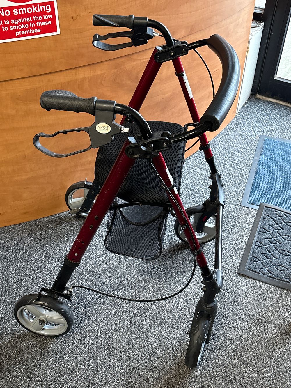 Lot 9c: Height Adjustable Folding 4 wheeled Walking aid