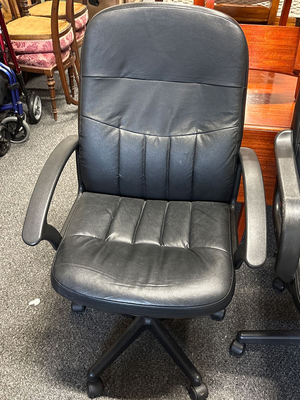 Lot 300: Adjustable swivel chair