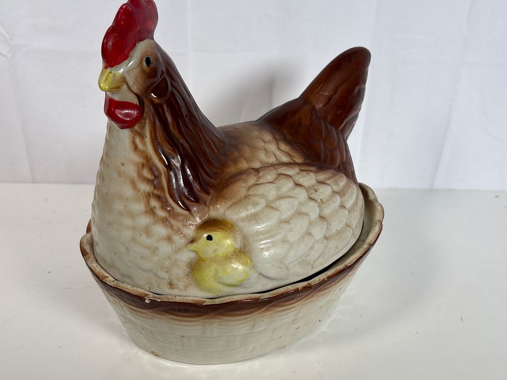 Lot 174a: Chicken Egg Crock